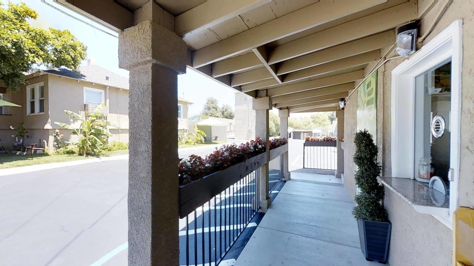 Napa Discovery Inn Luaran gambar